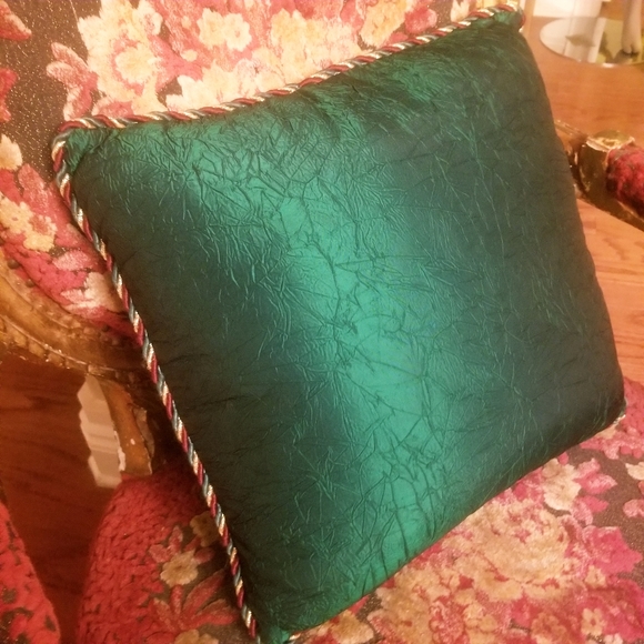 VELVET EMERALD GREEN THROW PILLOW - Picture 3 of 7